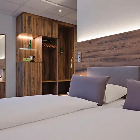 Western Prisma Отель Ноймюнстер