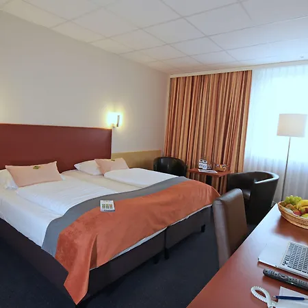 Western Prisma Отель Ноймюнстер