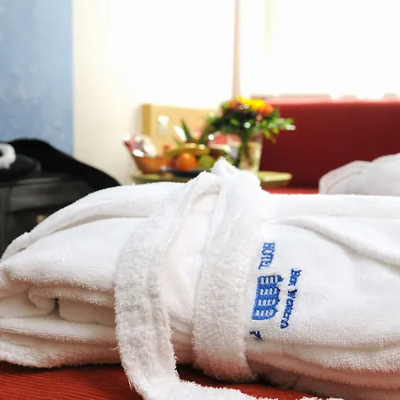 Отель Western Prisma